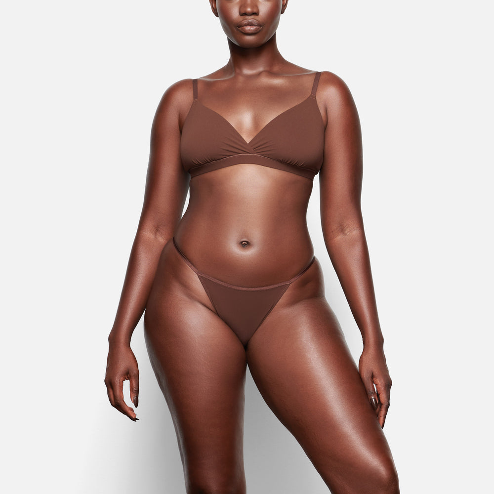 Bikini Skims FITS EVERYBODY CHEEKY STRING Chocolat | 093UGVMAC