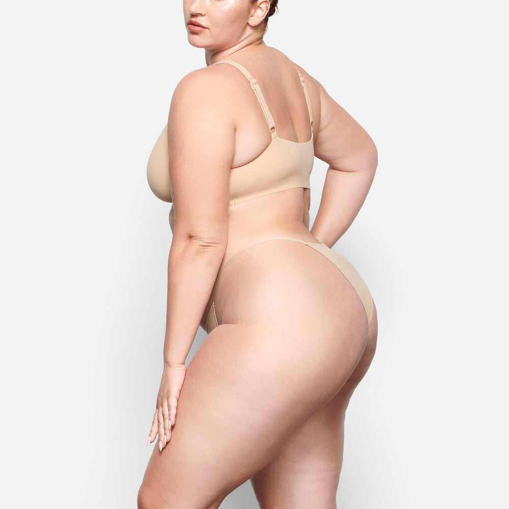 Bikini Skims FITS EVERYBODY CHEEKY STRING Beige | 810PRZIXB