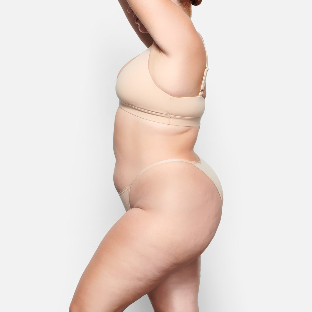 Bikini Skims FITS EVERYBODY CHEEKY STRING Beige | 815PKAQJM