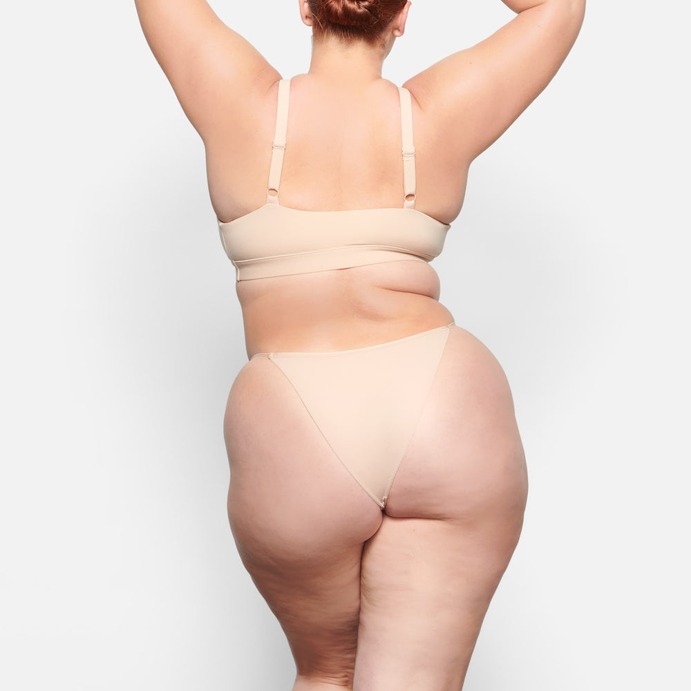 Bikini Skims FITS EVERYBODY CHEEKY STRING Beige | 815PKAQJM