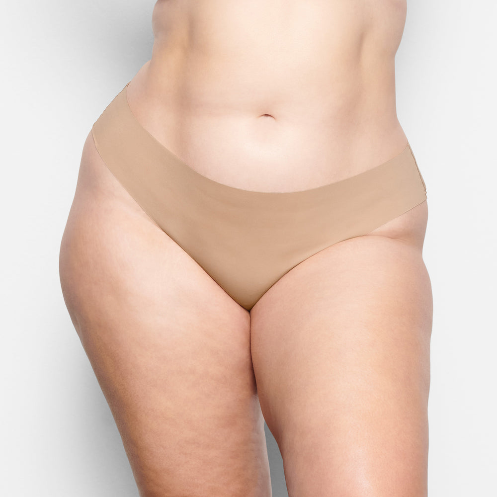 Hipster Skims NAKED CHEEKY Beige | 985PBKDMH