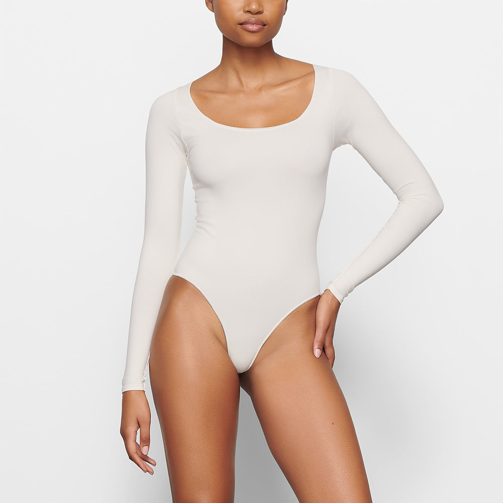 Long Sleeve Bodysuit Skims ESSENTIAL SCOOP NECK Blanche | 726VJAXNR