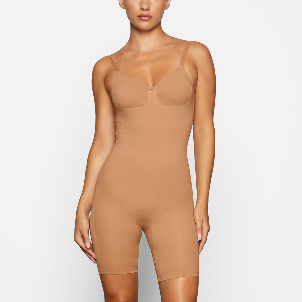 Low Back Bodysuit Skims SEAMLESS SCULPT MID THIGH Beige | 183DQIAMB