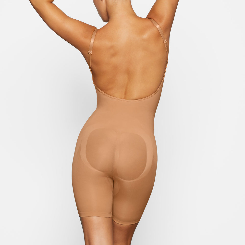 Low Back Bodysuit Skims SEAMLESS SCULPT MID THIGH Beige | 183DQIAMB