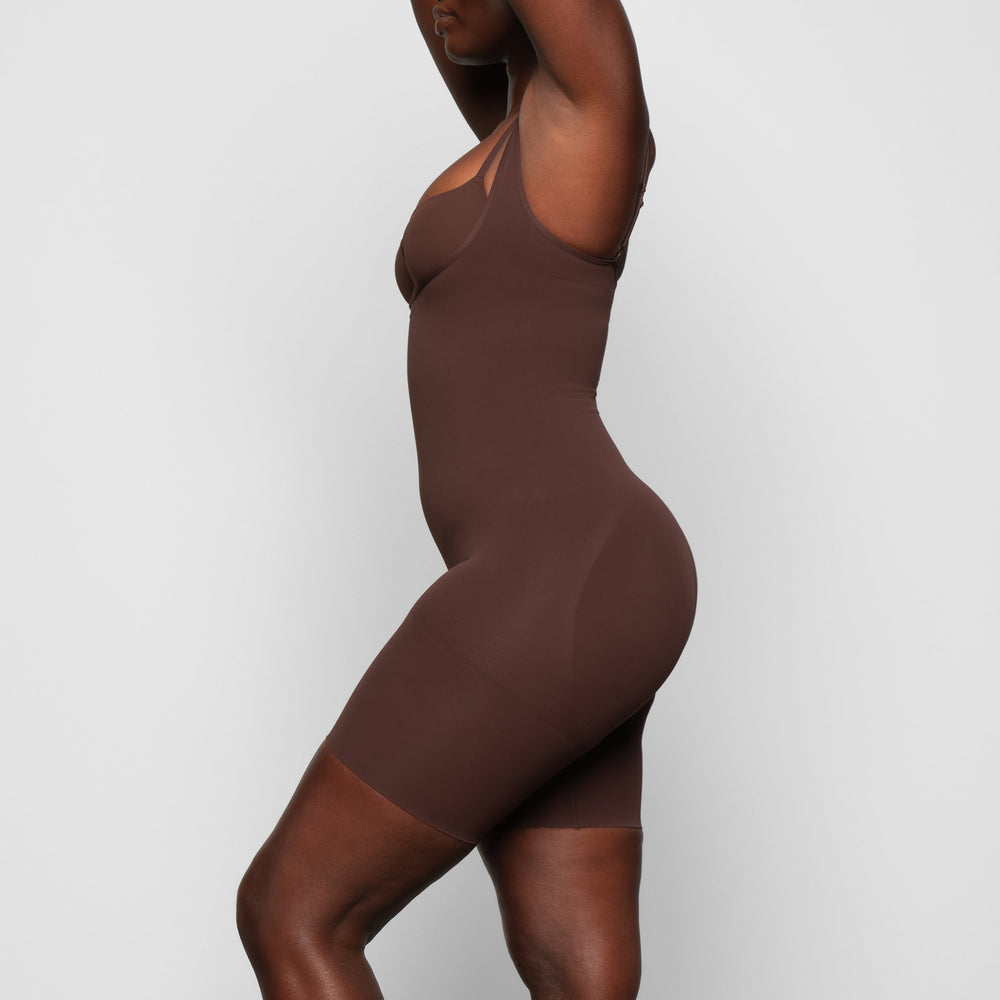 Open Bust Bodysuit Skims BUTT ENHANCING Chocolat | 341ZXJVPH