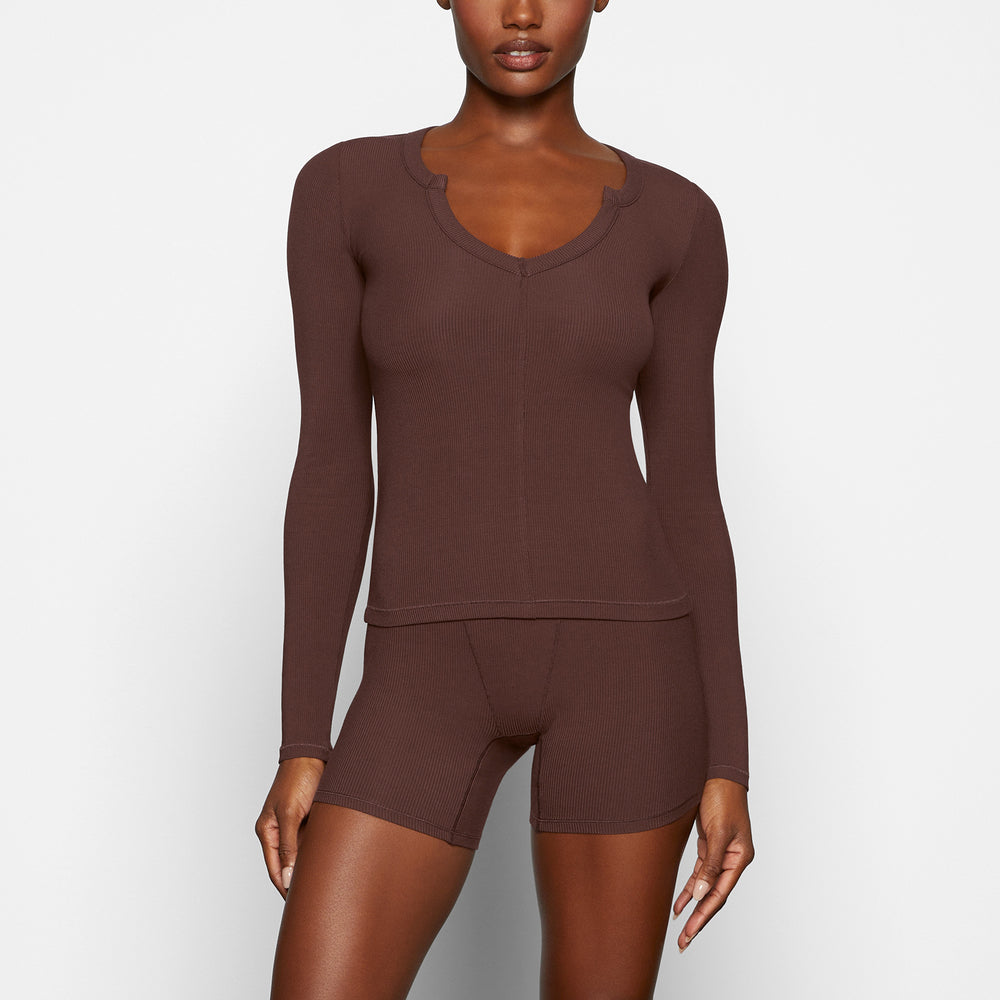 T-shirt Skims SOFT LOUNGE SPLIT NECK LONG SLEEVE Chocolat | 915YSBHWE