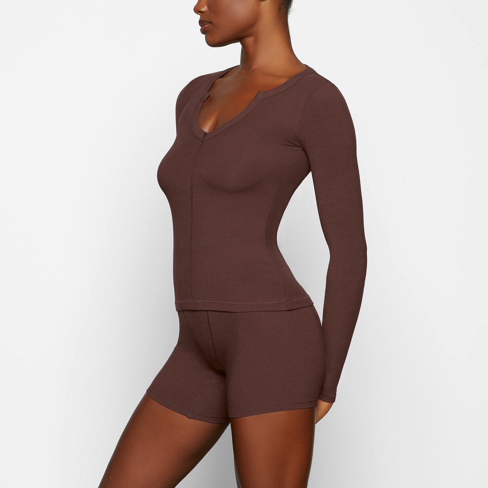 T-shirt Skims SOFT LOUNGE SPLIT NECK LONG SLEEVE Chocolat | 915YSBHWE